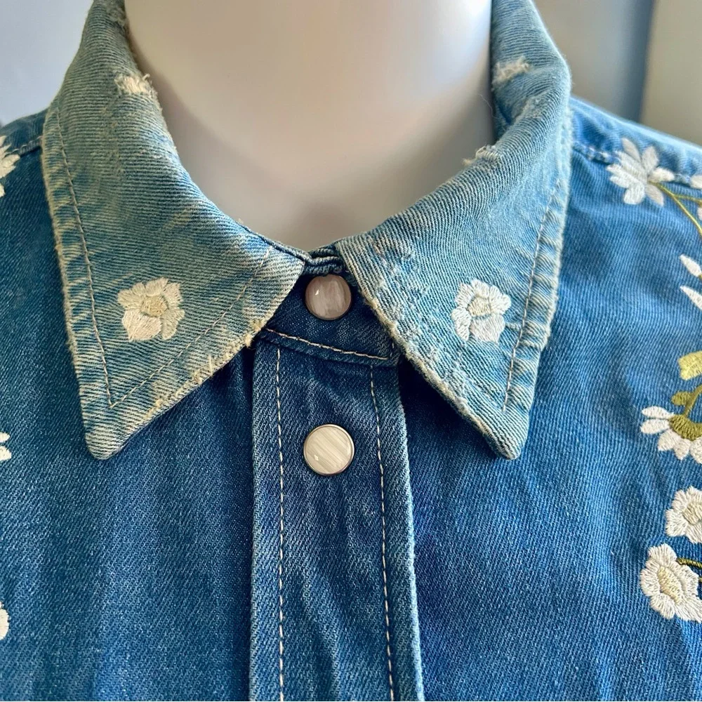 Seven 4 All Mankind Floral Embroidered Distressed Button Down Denim Top - Picture 6 of 16